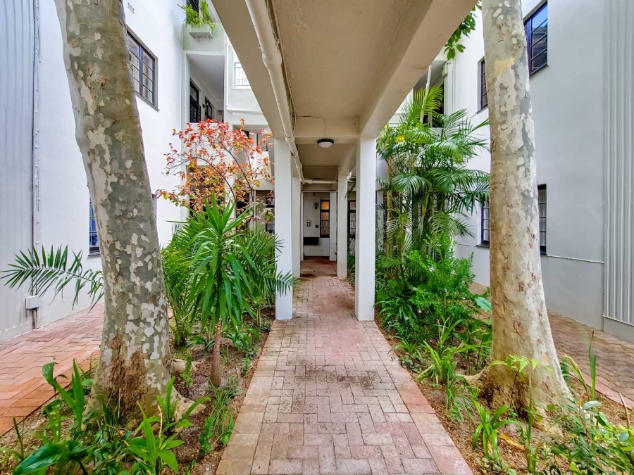 To Let 1 Bedroom Property for Rent in Sea Point Western Cape